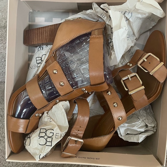 Gladiator Gorgeous - Picture 2 of 5